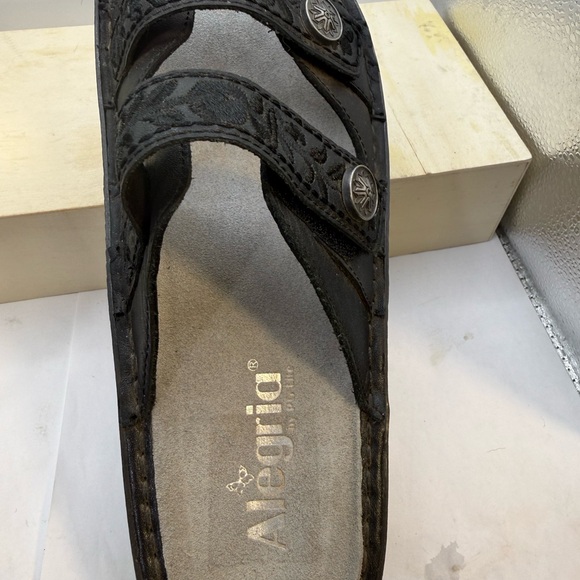 ALEGRIA VIOLETTE BLACK LEATHER SANDALS EMBOSSED DESIGN. Size EU 38. 7.5 NEW - Picture 6 of 14